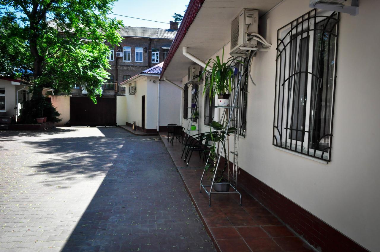 Old Courtyard Hostel Odesa Exterior photo